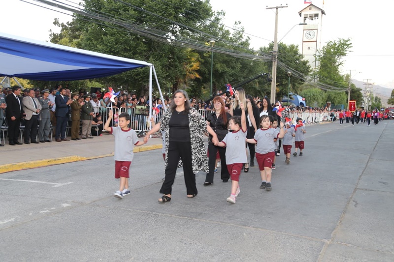 Andes on line Multitudinario desfile se realizó en honor a los 132